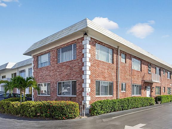 5th image of 418 S Cypress Road #110