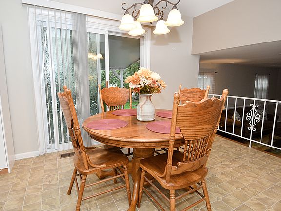 4th image of 7443 Glenfair Ct