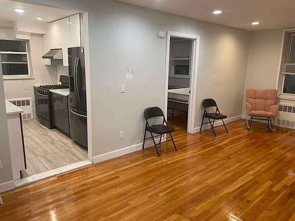 3rd image of 4265 Kissena Blvd