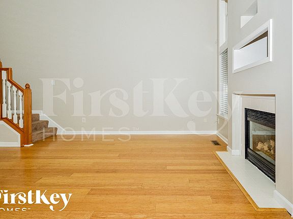 3rd image of 7081 Village Oaks Dr