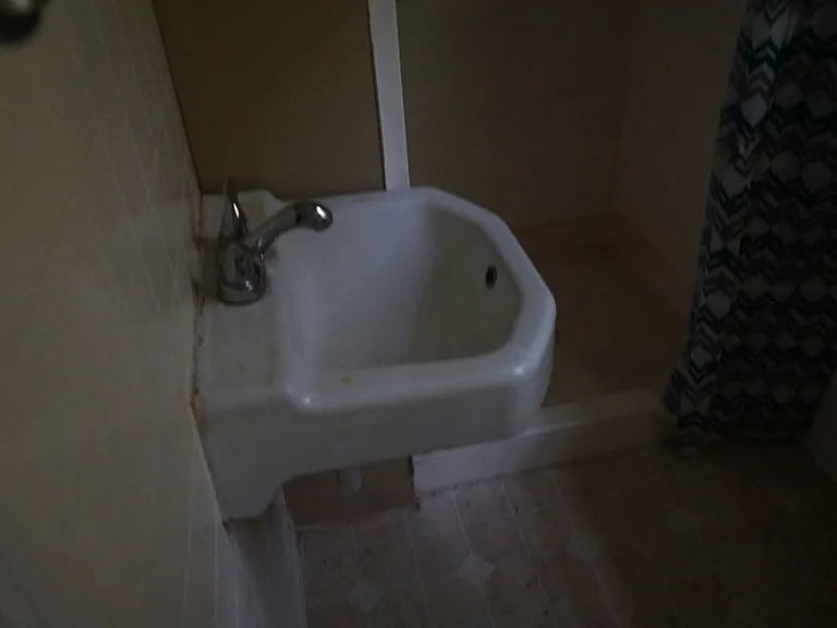 406 E College St — Photo 9