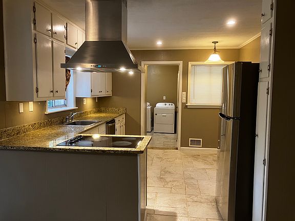 3rd image of 3041 Hudson Ct