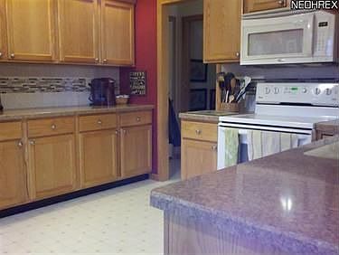 3rd image of 174 W North St