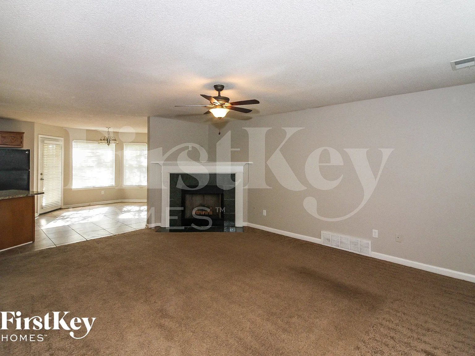 4 bed, 2.5 bath, 1950 sqft, $2,160 — Photo 2
