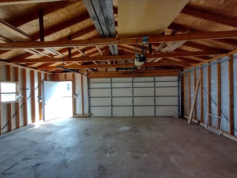 136 Huron Rd — Photo 9