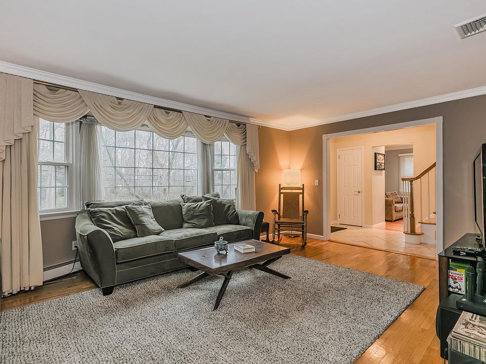 74 Bay Rd, Halesite, NY 11743 Zillow