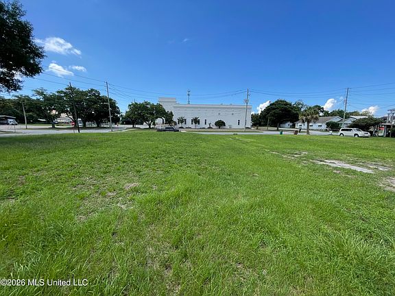 4th image of 270 3rd St