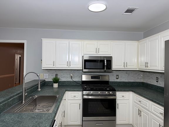 4th image of 476 Connemara Trl