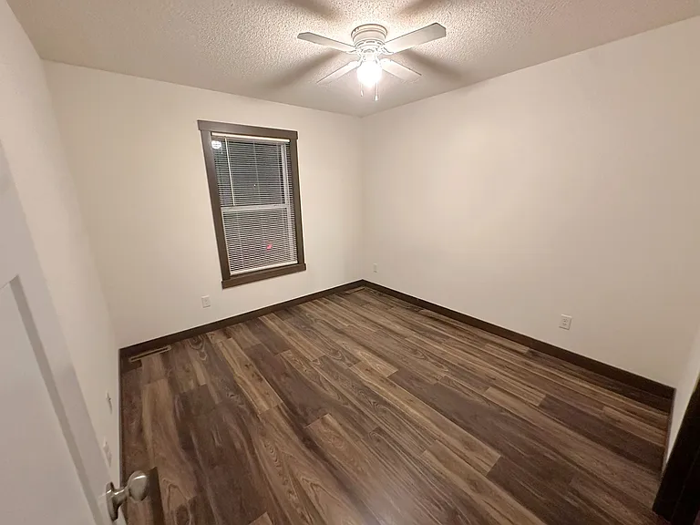360 N Knowles Ave #B — Photo 6