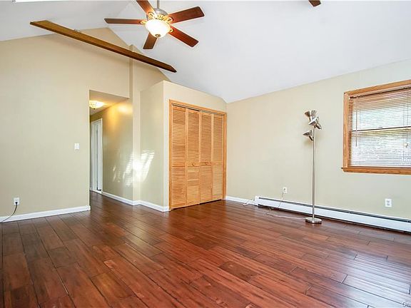 5th image of 5 Magnolia Dr