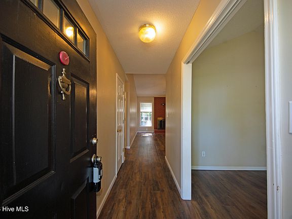 3rd image of 186 Raintree Circle