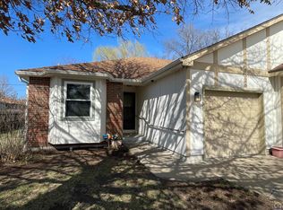 5326 SW Reeder St, Topeka, KS 66604