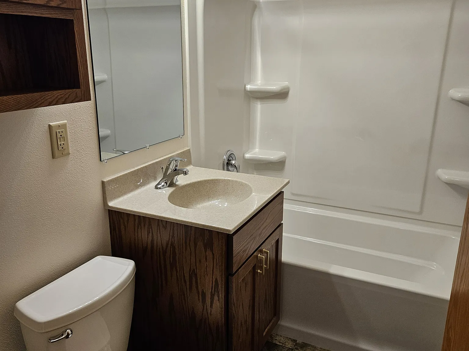 1 Bed 1 Bath Apartment for Rent — Photo 3