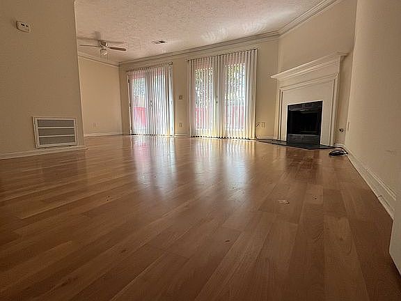 3rd image of 3822 Meadow Green Ct
