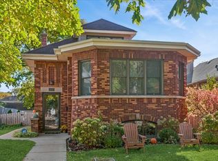 2137 Glenview Rd, Glenview, IL 60025