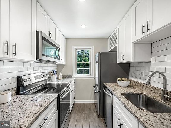 5th image of 822 S Arlington Mill Dr #2-301