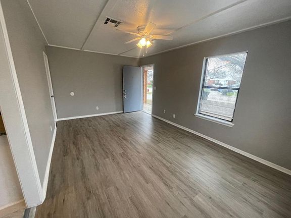 3rd image of 1108 E Arkansas St