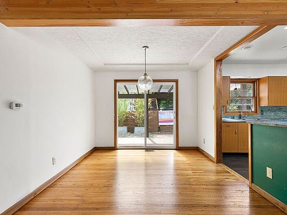 4th image of 2948 SE Sherrett St
