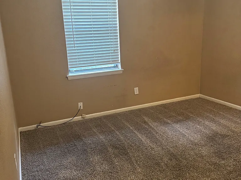708 N 12th Pl — Photo 11