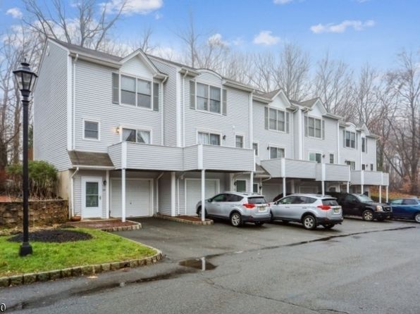 26 Woods Edge Rd, Rockaway, NJ 07866
