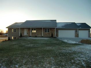 N7117 Pacific Rdg, Pardeeville, WI 53954