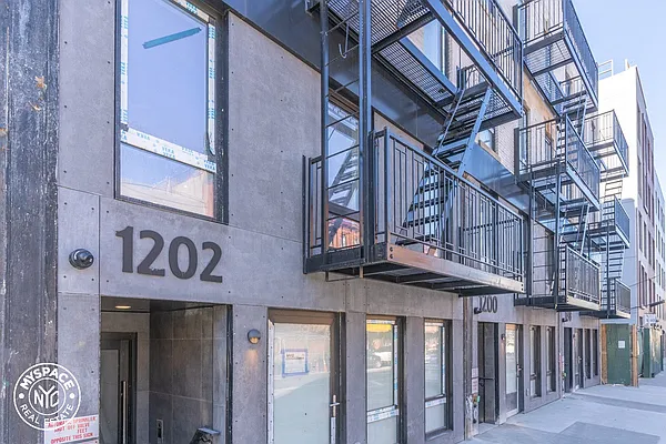 Rented by MySpaceNYC | media 24