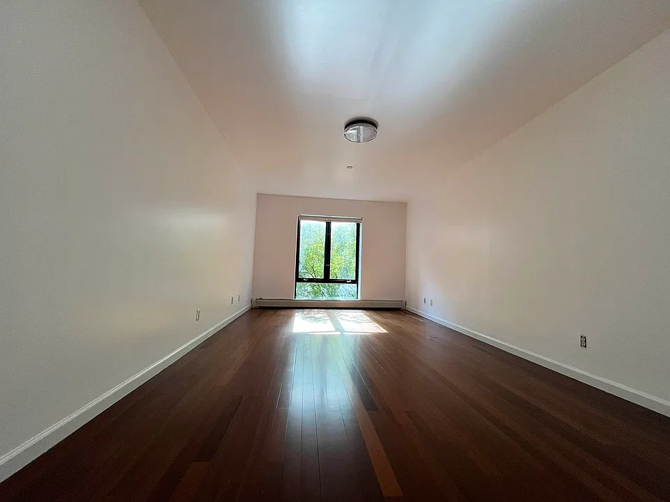 225 E 58th St #3A