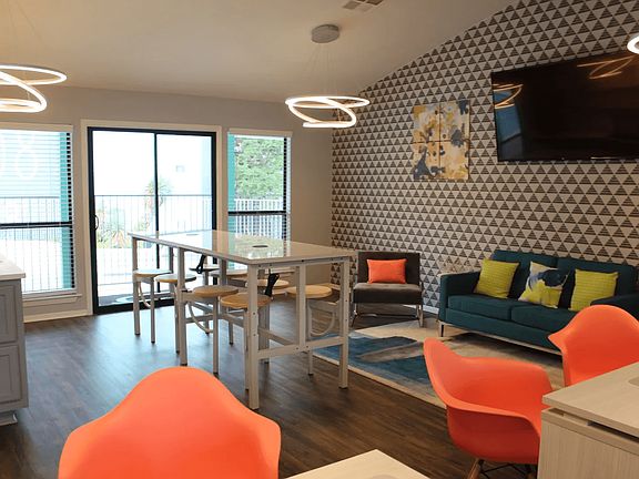 3rd image of 13012 Oak Terrace Dr APT 815