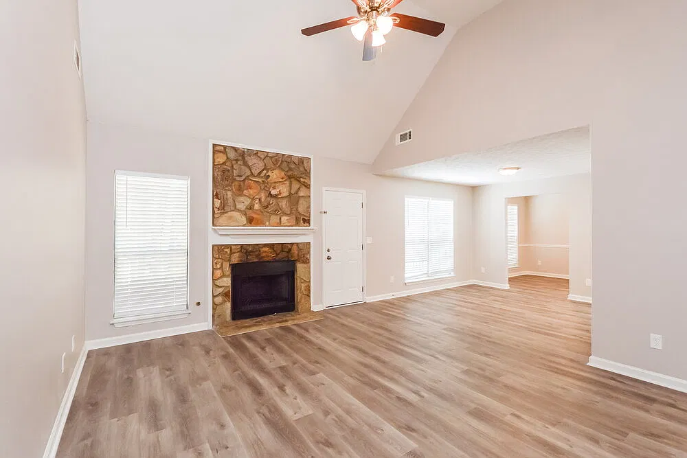 3 bed, 2.0 bath, 1552 sqft, $2,560 — Photo 3