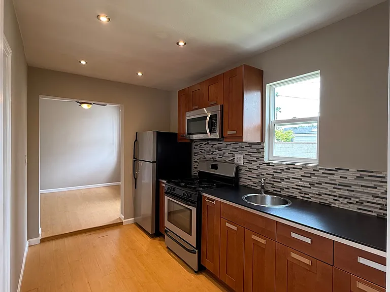 815 N Sparks St — Photo 2