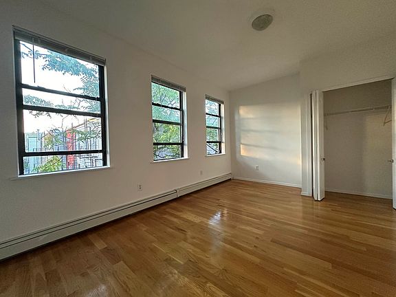 3rd image of 179 Nassau Ave Floor 3