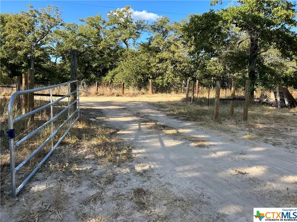 2316 Polly Ln, La Vernia, TX 78121