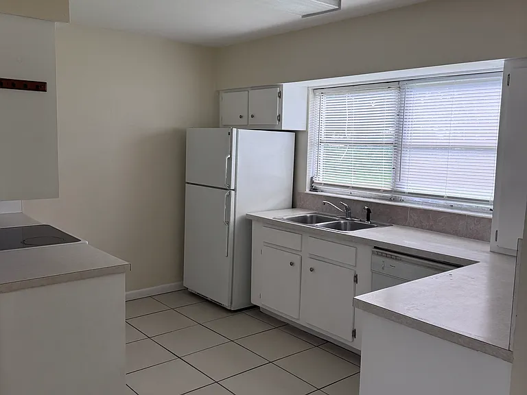 320 Ibis Ave — Photo 6
