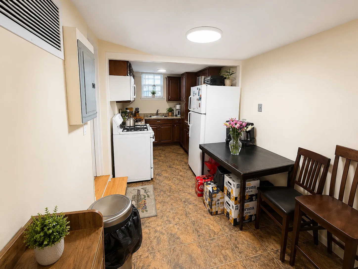 2 bed, 800 sqft, $2,400 — Photo 4