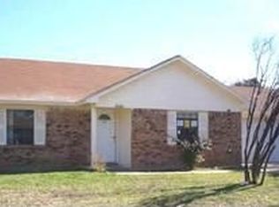 7805 Burgundy Dr, Fort Worth, TX 76133