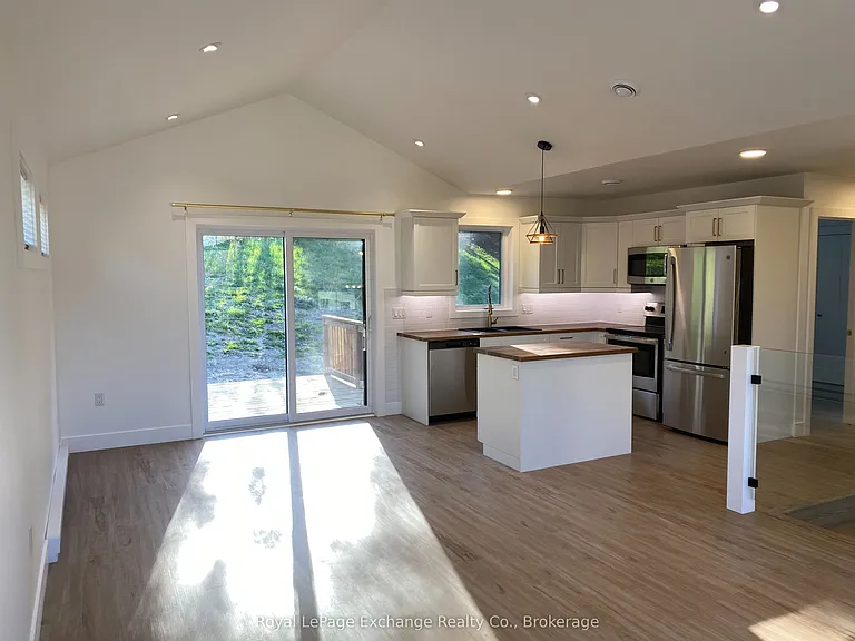 105 Maple St — Photo 9