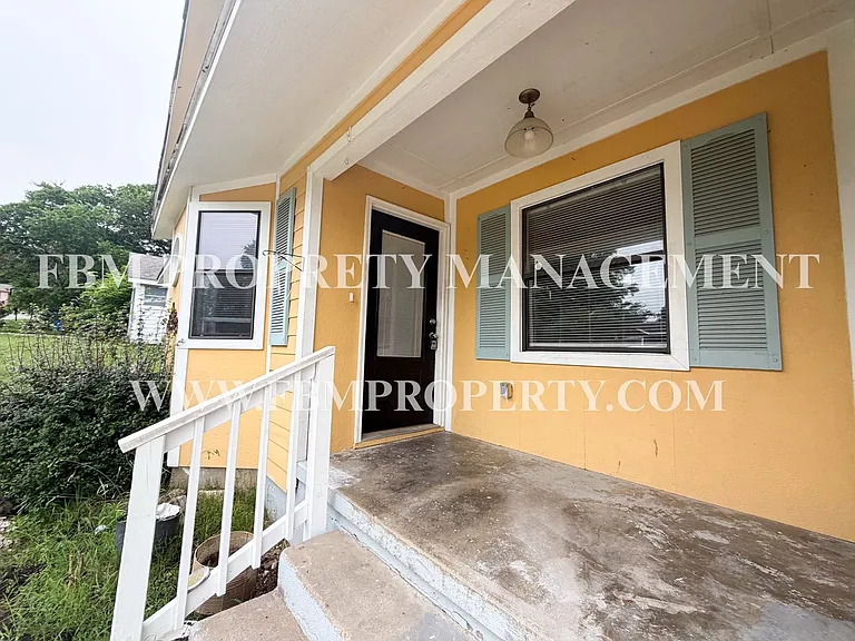 108 Sunset Cir — Photo 4