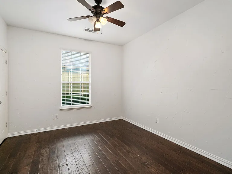 1181 Capital Dr — Photo 21