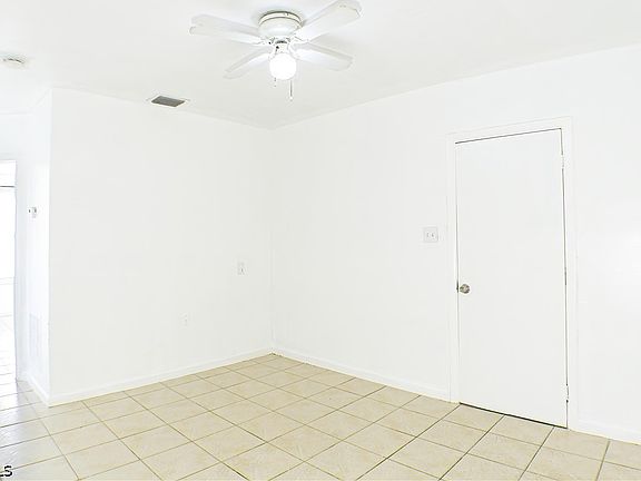 3rd image of 3042 Douglas Ave