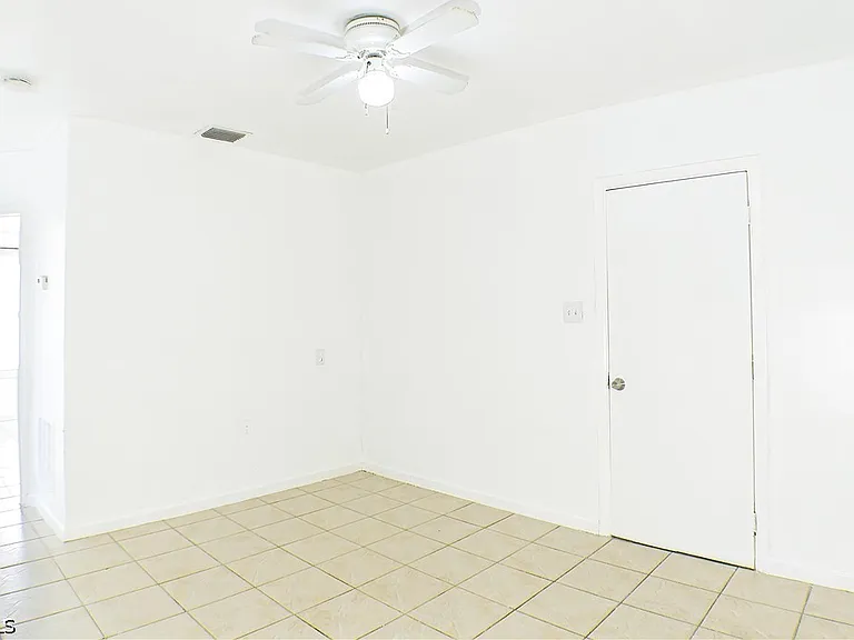 3042 Douglas Ave — Photo 3