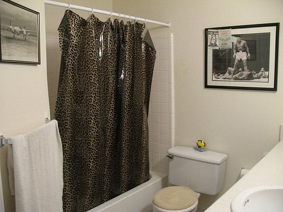 5th image of 3175 Laurel Dr APT A