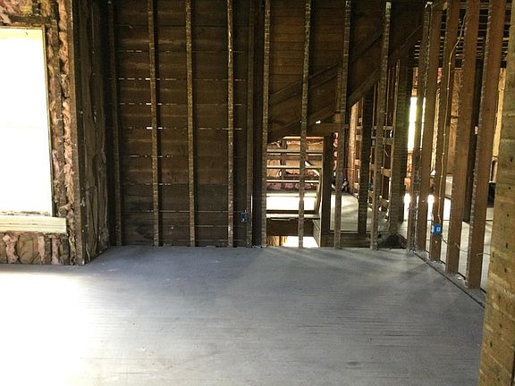 5th image of 1039 W 1st St