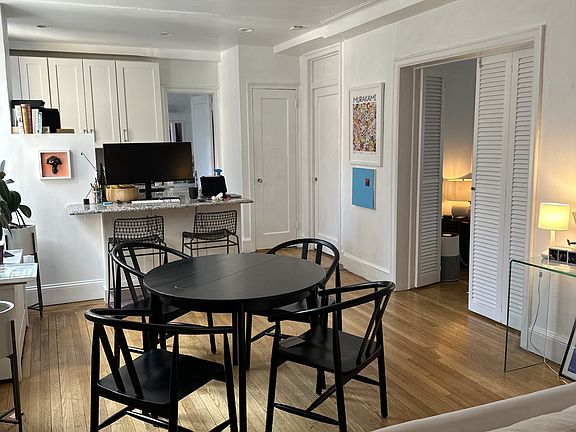 3rd image of 162 W 56th St APT 1607