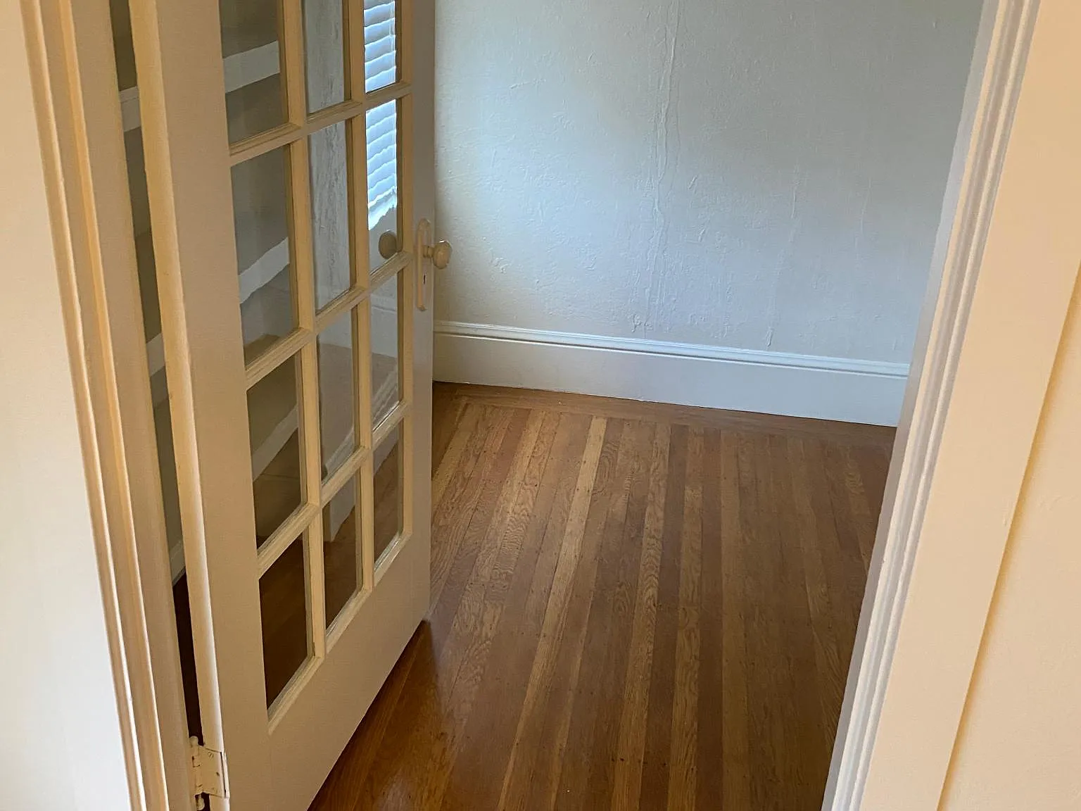 702 Edwards St — Photo 4