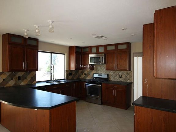 3rd image of 2400 Chatfield Dr
