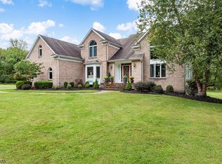 671 Woodglen Rd, Glen Gardner, NJ 08826