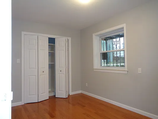 Rented by Zikos Realty Services | media 10