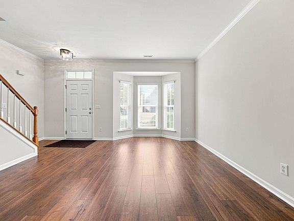 3rd image of 10734 Edmundson Ave