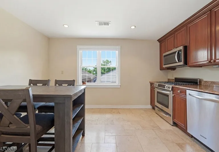 67-75 New England Ave #69B — Photo 6