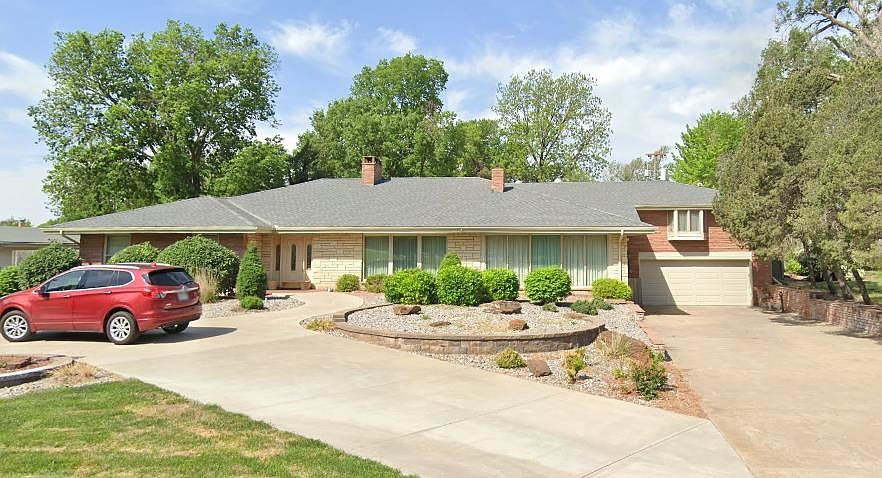 1st image of 2101 Lincoln Dr